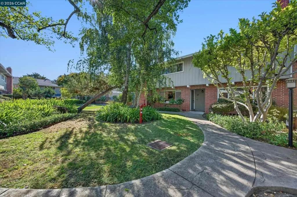 2135 Ascot Drive 23, Moraga, CA — listing photo 1