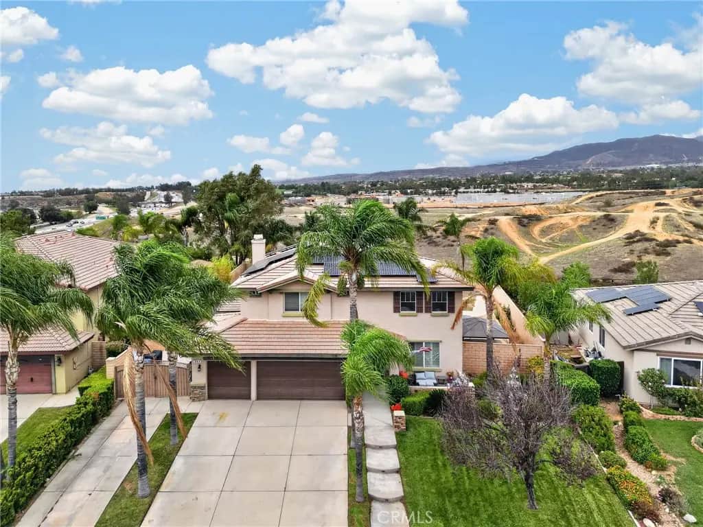 884 Windbound, Beaumont, CA — listing photo 1