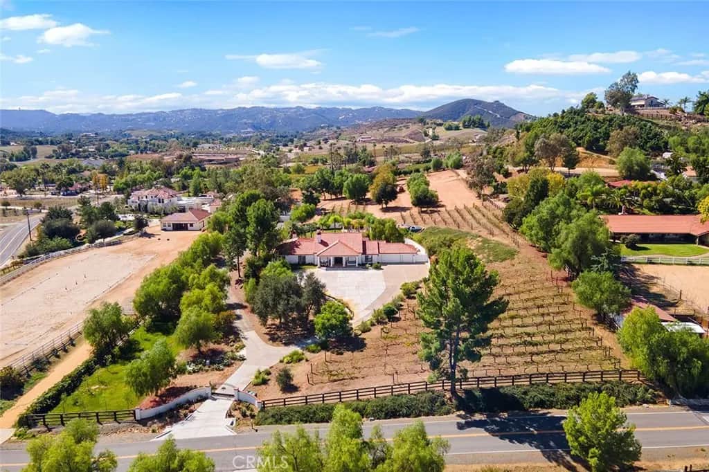 39555 Avenida Bonita, Murrieta, CA — listing photo 1