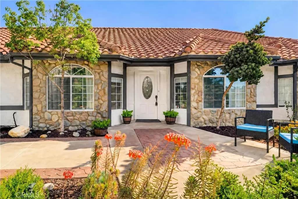 2043 Vista Valle Verde Drive, Fallbrook, CA — listing photo 1