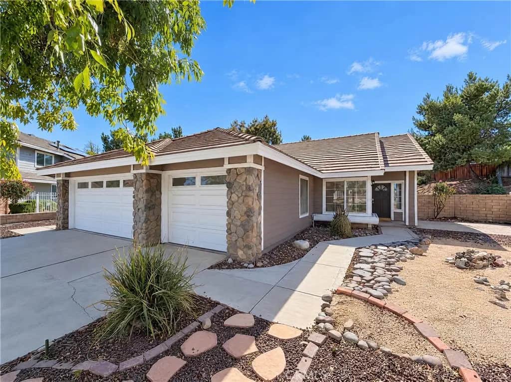 36601 Silverspur, Palmdale, CA — listing photo 1
