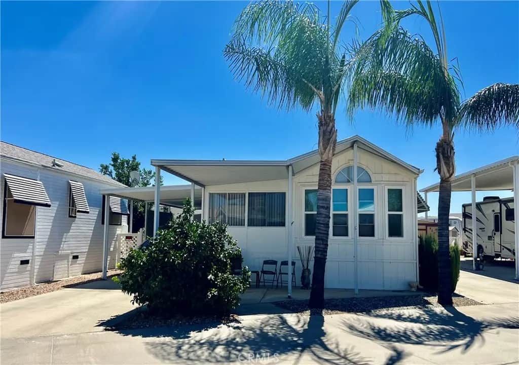 1295 S Cawston Avenue 422, Hemet, CA — listing photo 1
