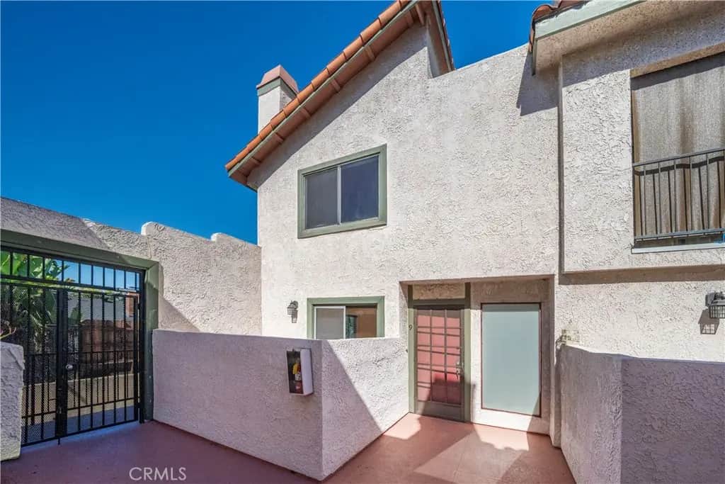 6101 Fulton Avenue 9, Van Nuys, CA — listing photo 1