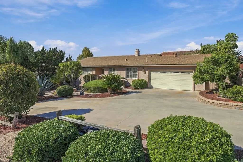 817 Crescent Drive, Vista, CA — listing photo 1