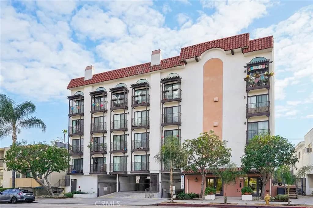 11162 CAMARILLO ST 304, West Toluca Lake, CA — listing photo 1