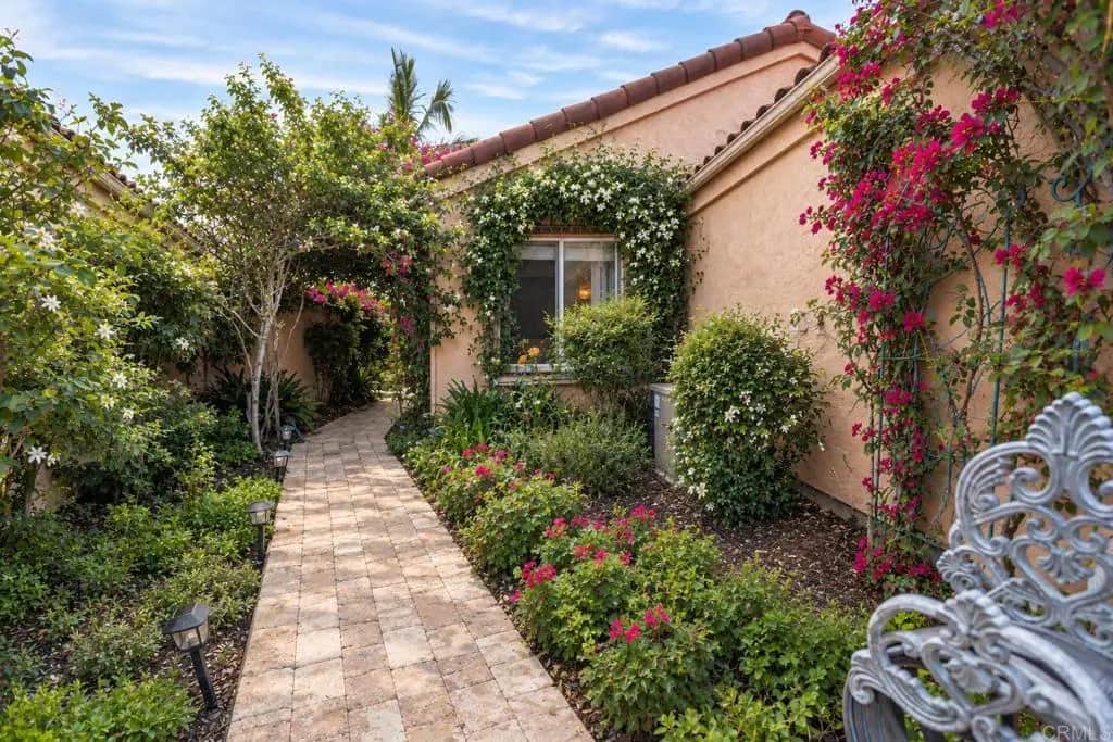 2219 Sawgrass Gln, Escondido, CA — listing photo 1