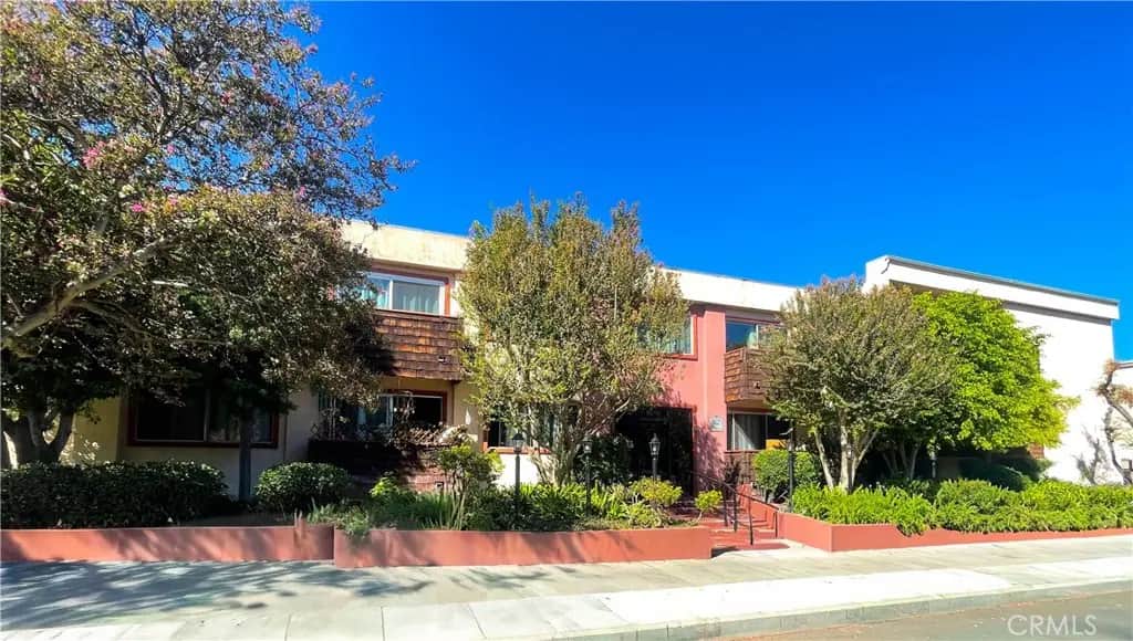 5349 Newcastle 47, Encino, CA — listing photo 1