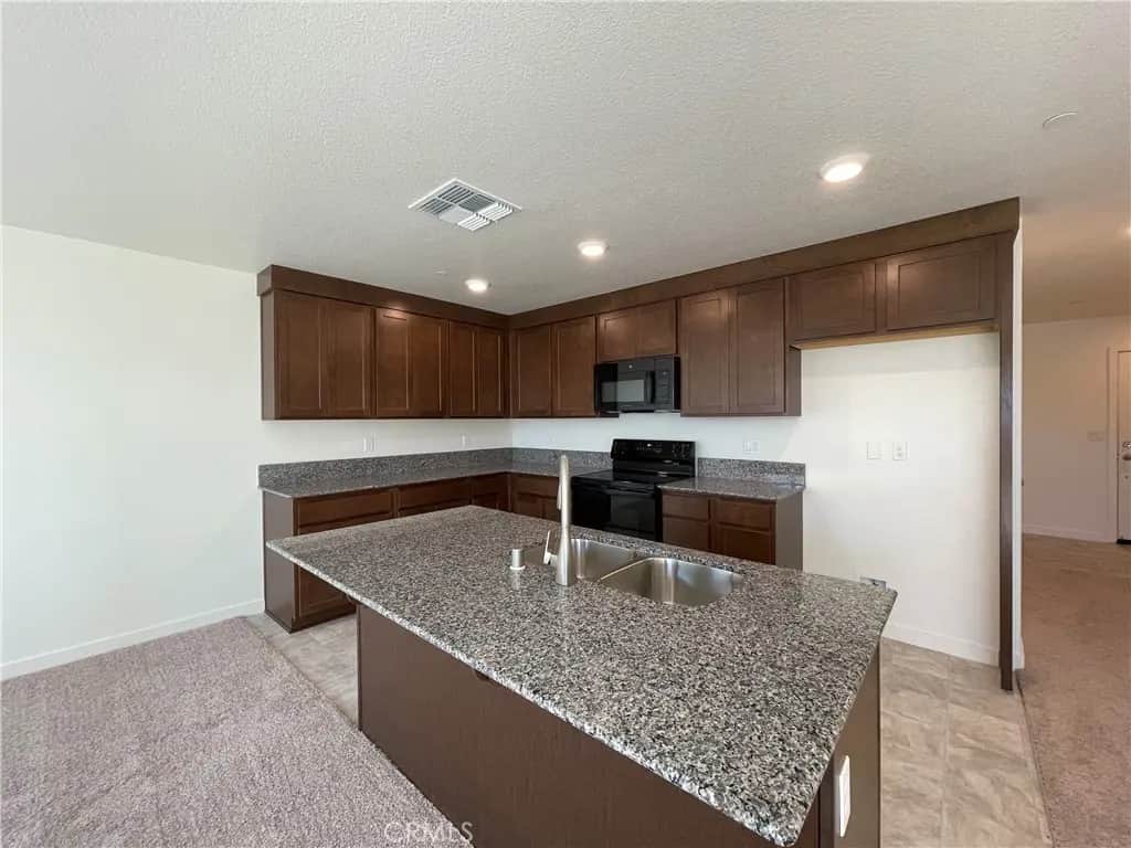 125 Long Trail Lane, Merced, CA — listing photo 1