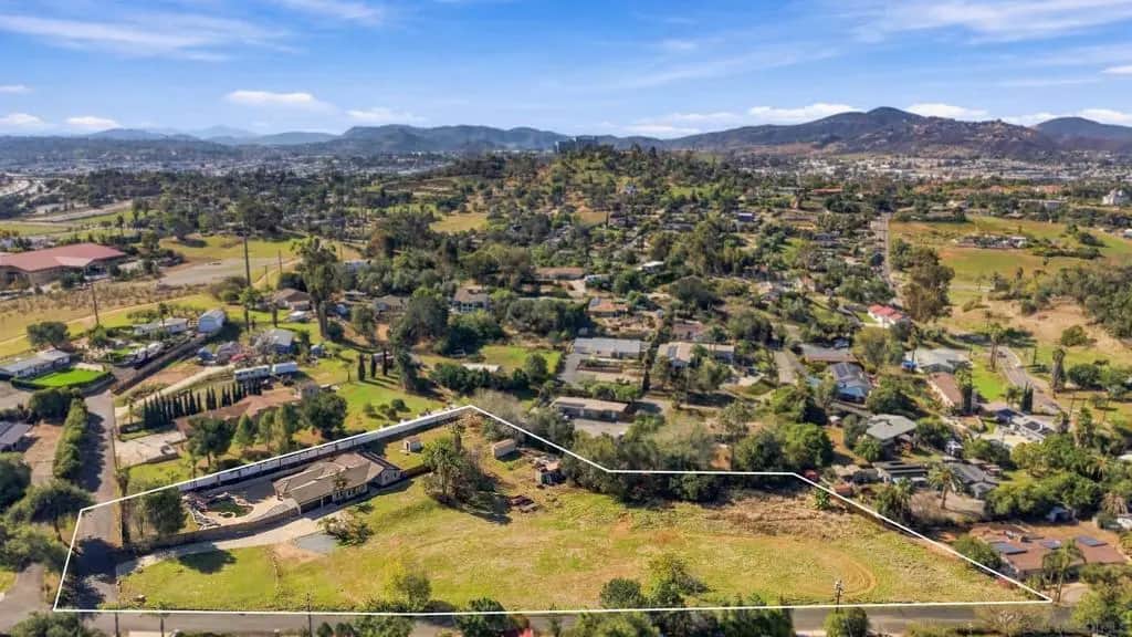 1515 Via Paloma, Escondido, CA — listing photo 1