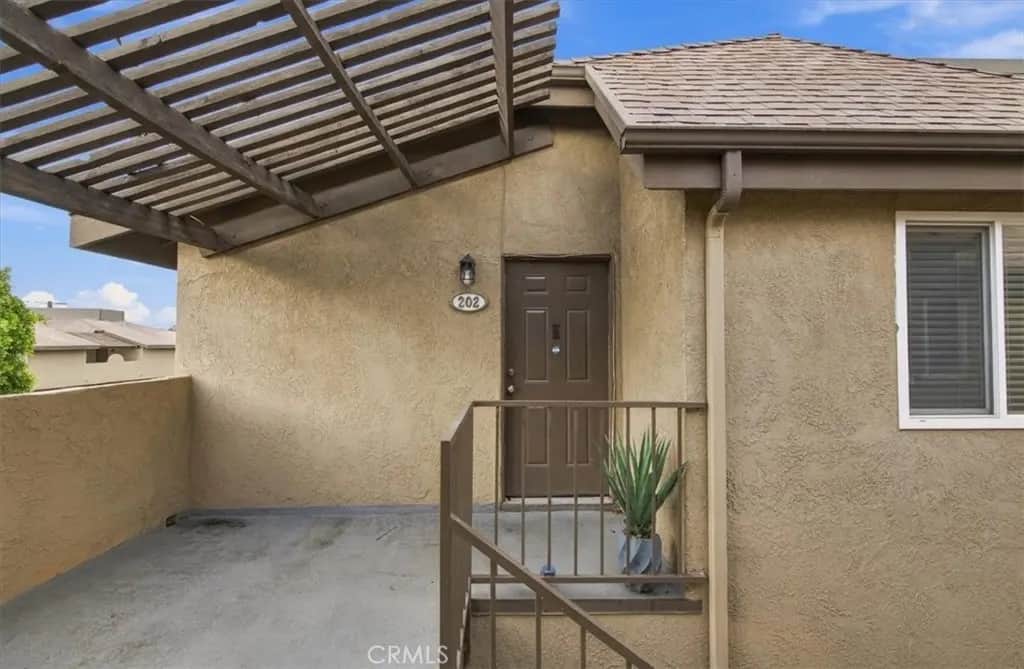 788 Gianni Drive 202, Corona, CA — listing photo 1