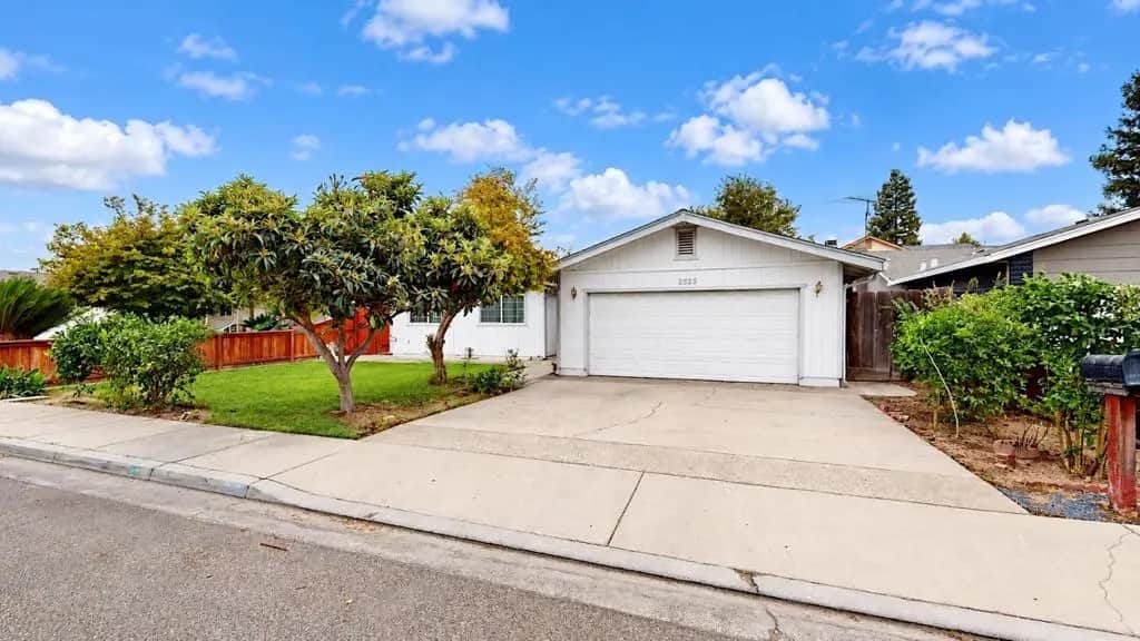 2525 Hampton Way, Turlock, CA — listing photo 1