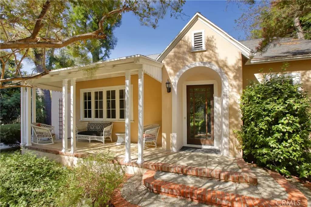 13721 Chandler Boulevard, Sherman Oaks, CA — listing photo 1