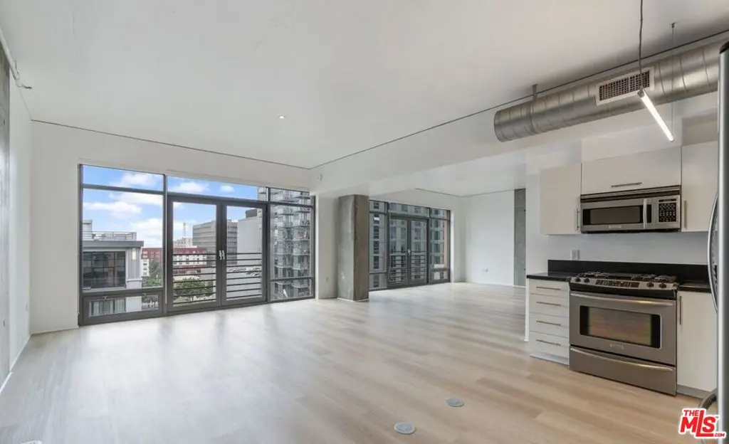 1111 S Grand Avenue 915, Los Angeles, CA — listing photo 1