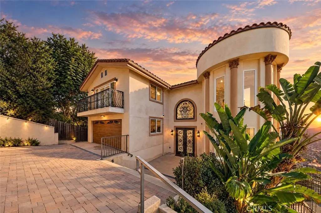 Homes With Pool in Los Angeles
