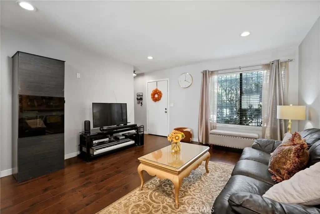 11401 Berendo Avenue 7, Los Angeles, CA — listing photo 1