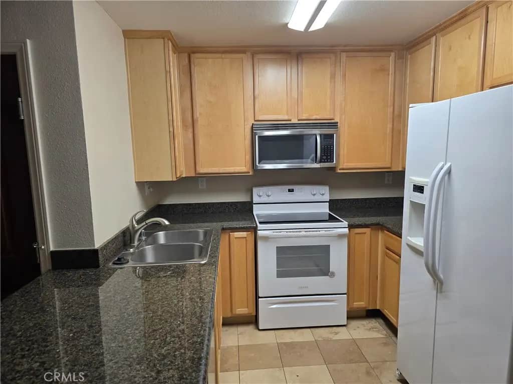 2275 Del Mar Way 106, Corona, CA — listing photo 1