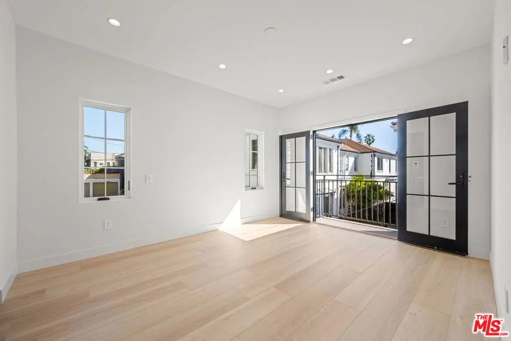 441 N Sierra Bonita Avenue 3/4, Los Angeles, CA — listing photo 1