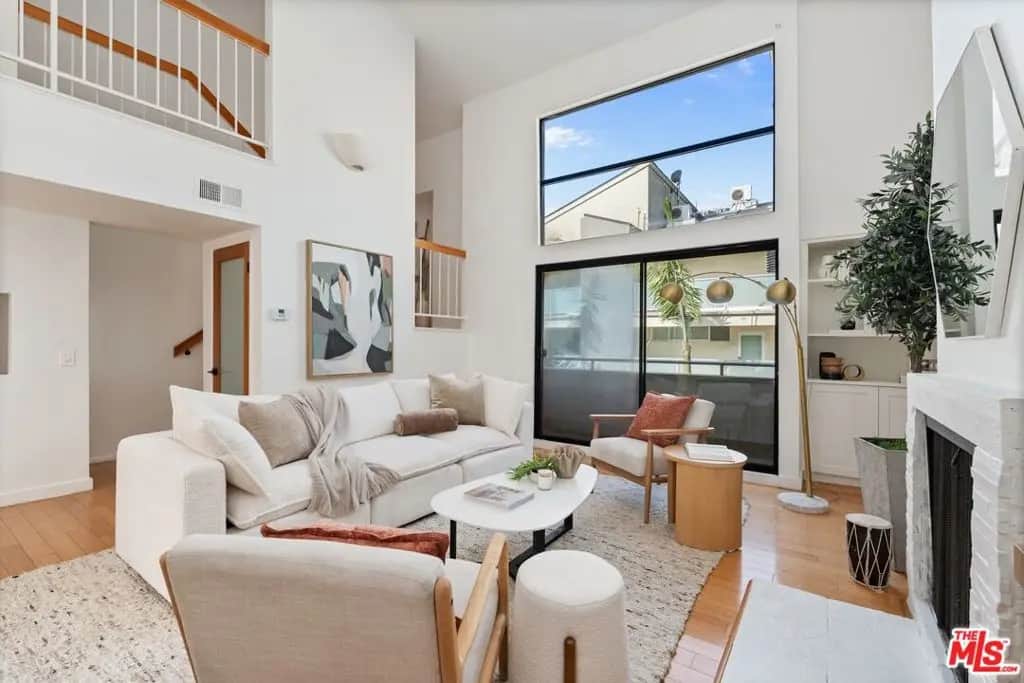 11 Mast Street B, Los Angeles, CA — listing photo 1