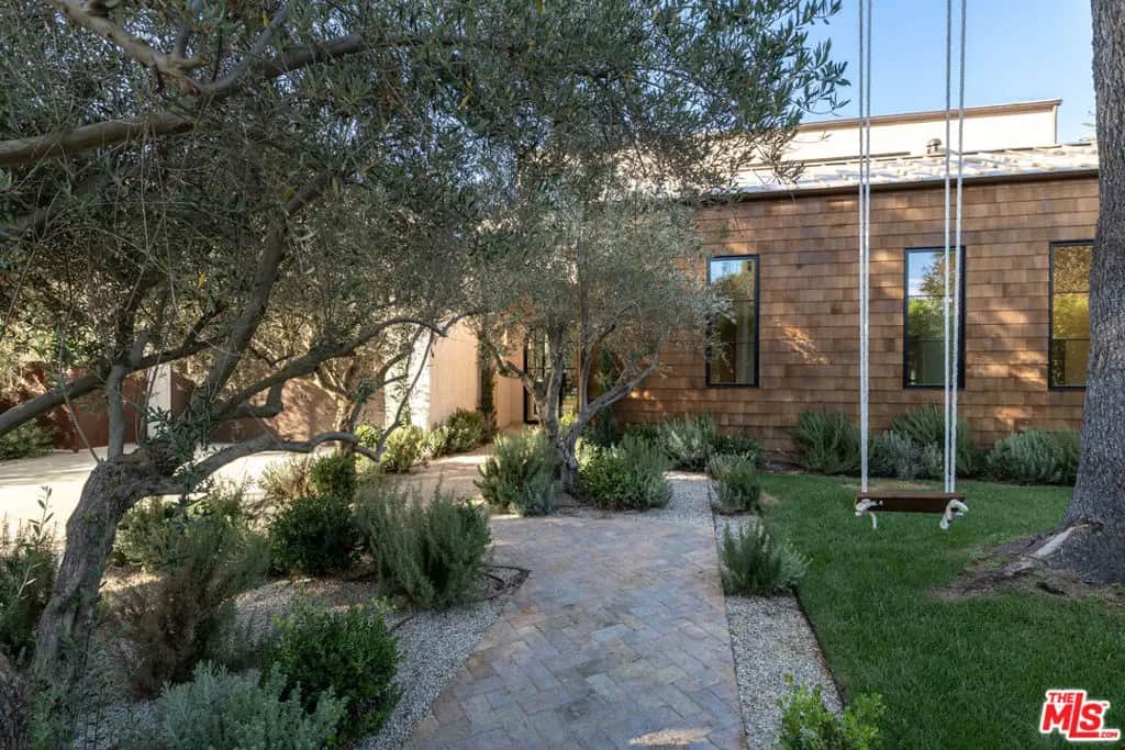 13223 Bloomfield Street, Sherman Oaks, CA — listing photo 1