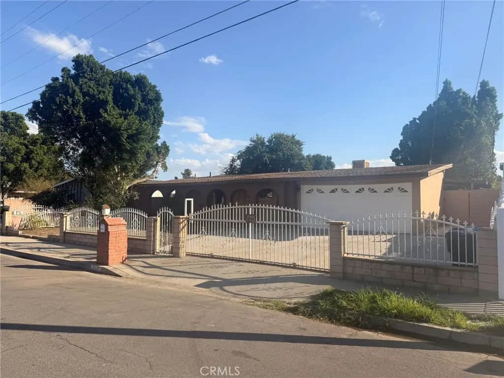 217 W Alru, Rialto, CA — listing photo 1