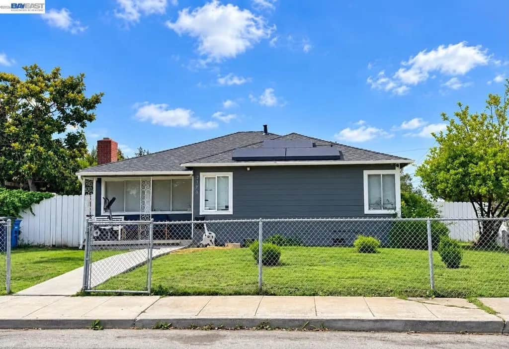 2399 Menalto Ave, East Palo Alto, CA — listing photo 1