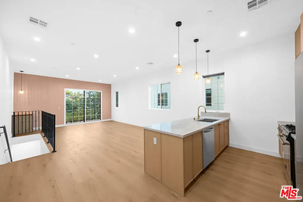 1011 S Citrus Avenue, Los Angeles, CA — listing photo 1