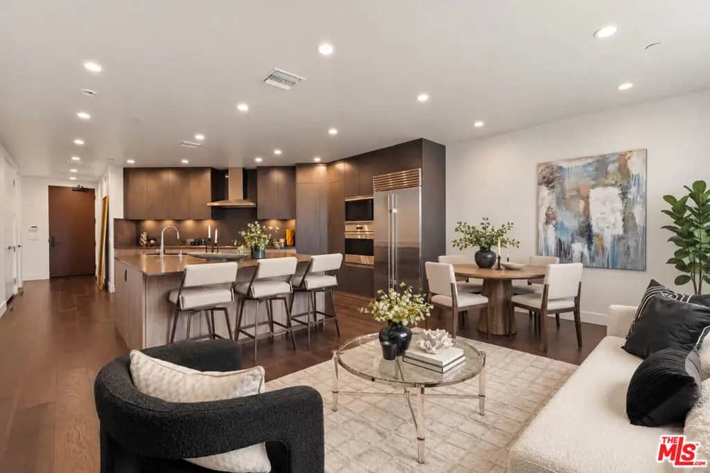 724 N Croft Avenue 301, Los Angeles, CA — listing photo 1
