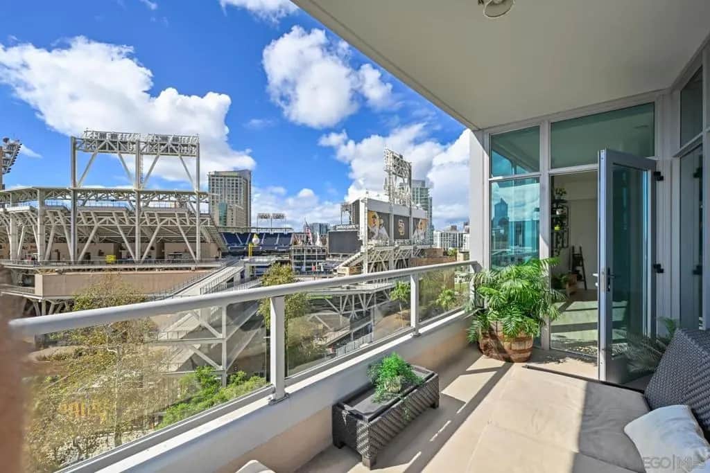 253 10Th 825, San Diego, CA — listing photo 1