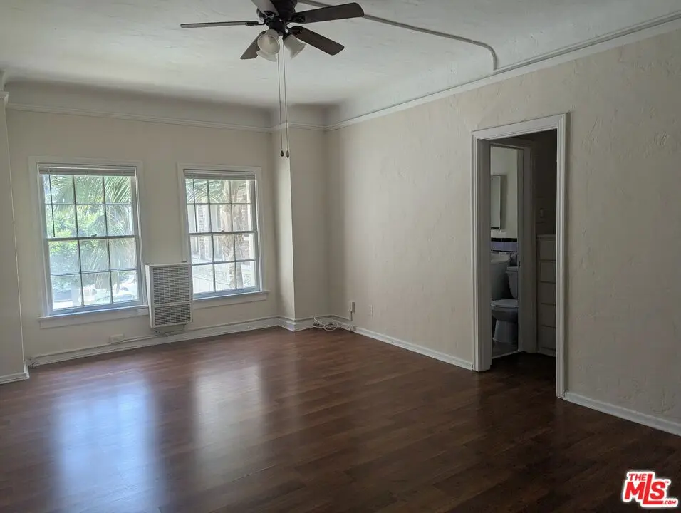 603 S Cochran Avenue 400, Los Angeles, CA — listing photo 1