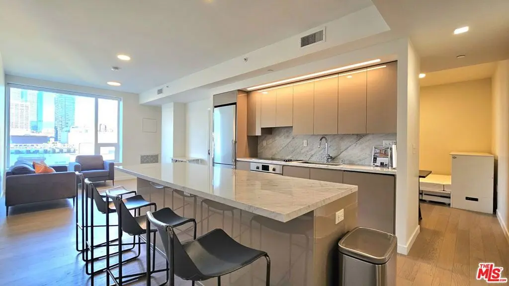 1050 S Grand Avenue 1008, Los Angeles, CA — listing photo 1