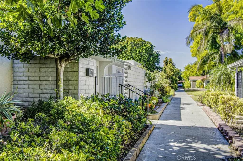 2025 E Via Mariposa G, Laguna Woods, CA — listing photo 1