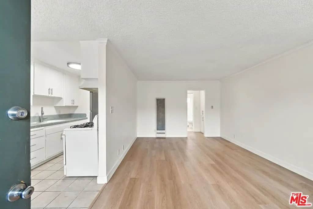 8371 Northgate Avenue 19, Canoga Park, CA — listing photo 1