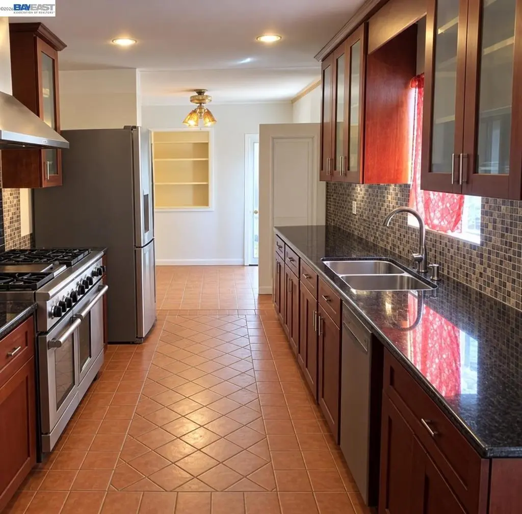 2080 East Ave, Hayward, CA — listing photo 1