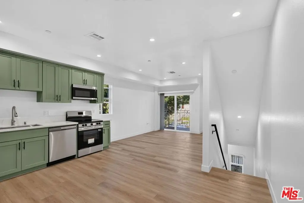 1426 Pleasant Avenue 1/4, Los Angeles, CA — listing photo 1