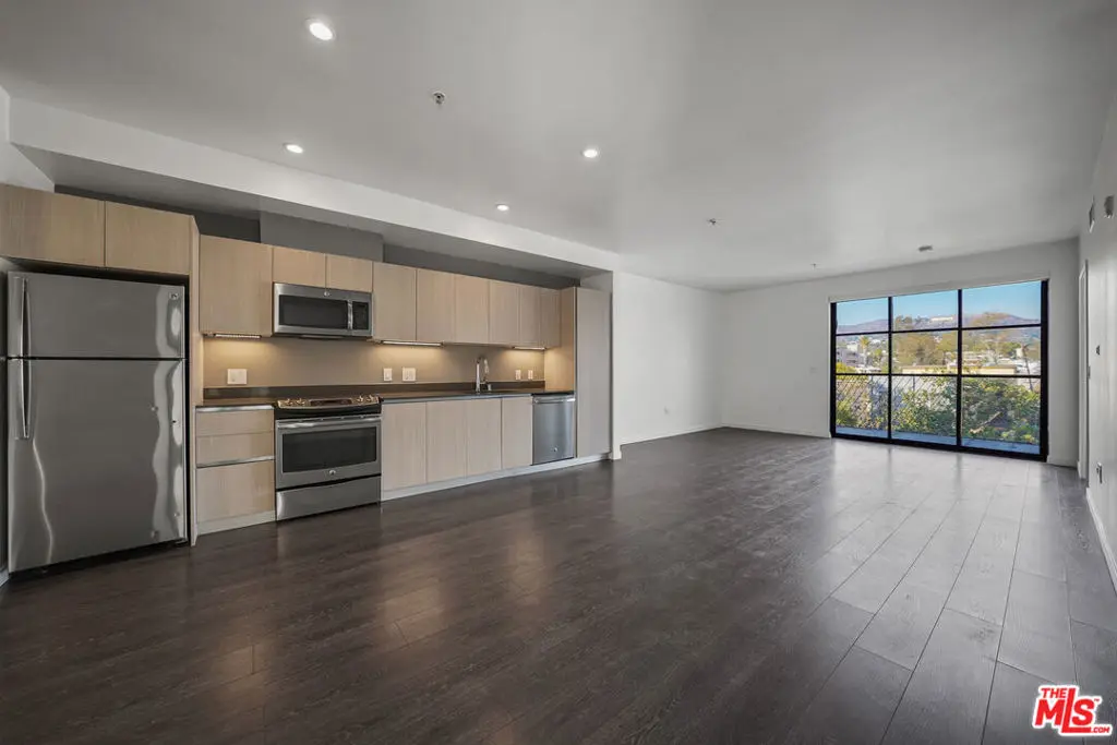 5800 Harold Way 219, Los Angeles, CA — listing photo 1