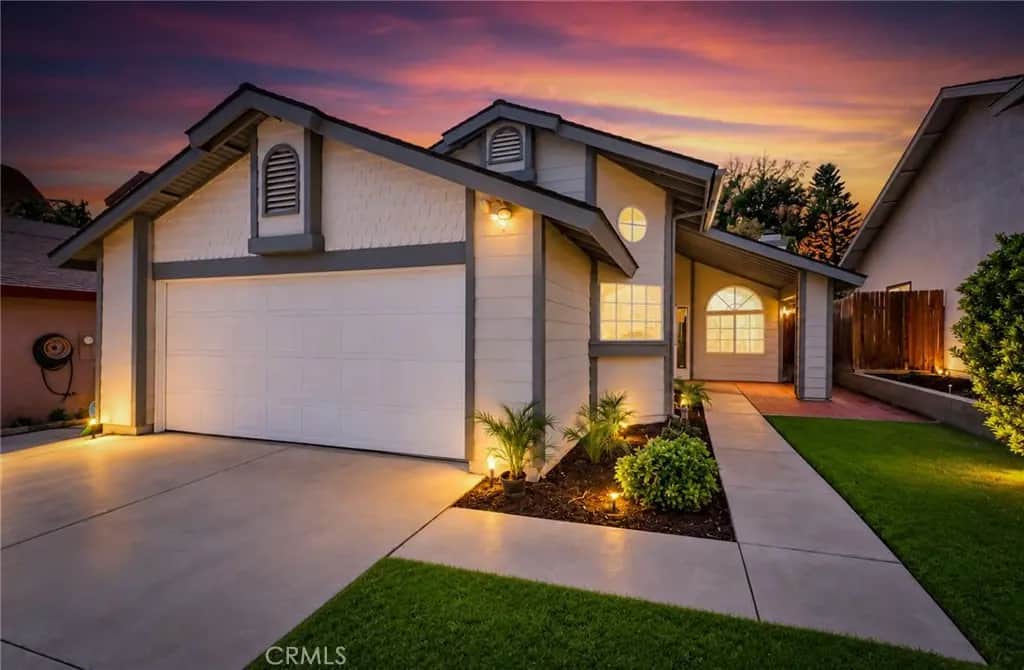 2712 Sunview, Bakersfield, CA — listing photo 1