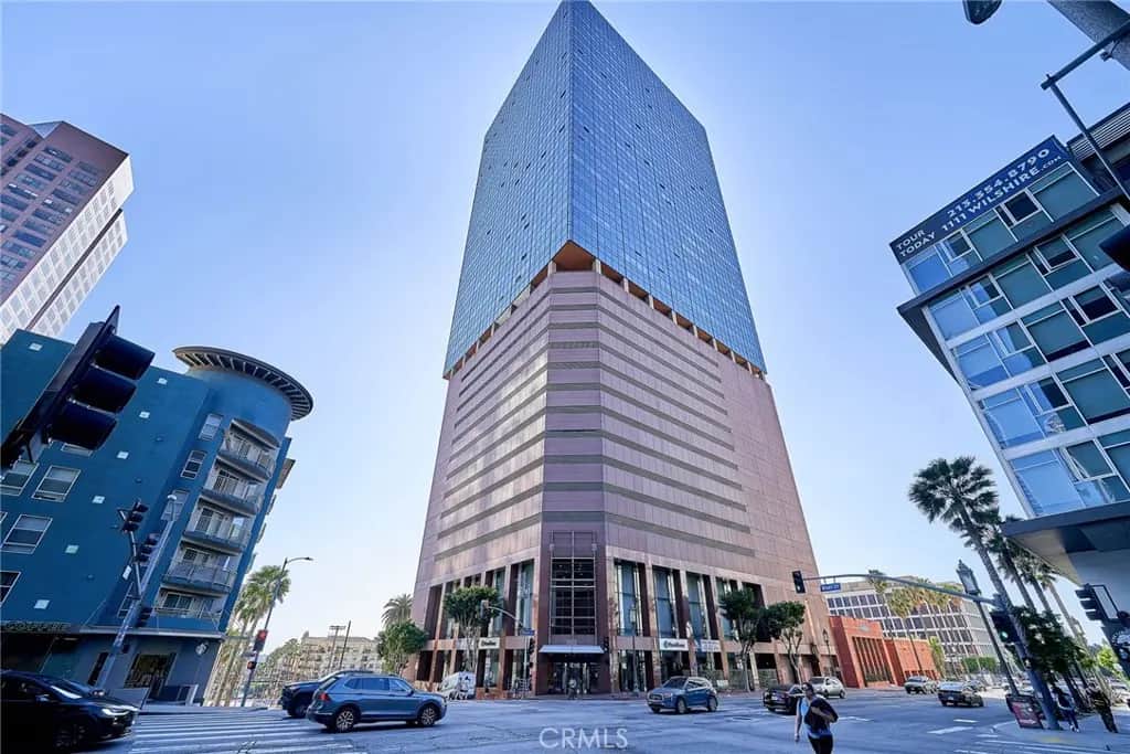 1100 2204 Wilshire, Los Angeles, CA — listing photo 1