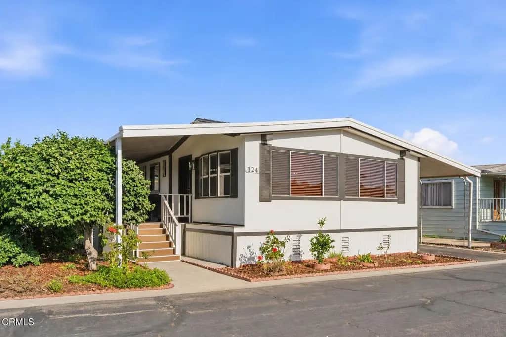 124 Yosemite Drive 117, Oxnard, CA — listing photo 1