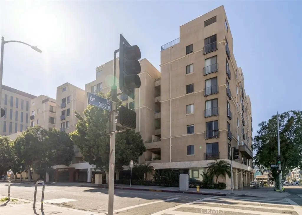 625 S Berendo 301, Los Angeles, CA — listing photo 1
