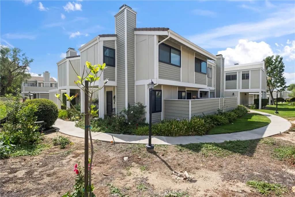 27120 Crossglade 1, Canyon Country, CA — listing photo 1