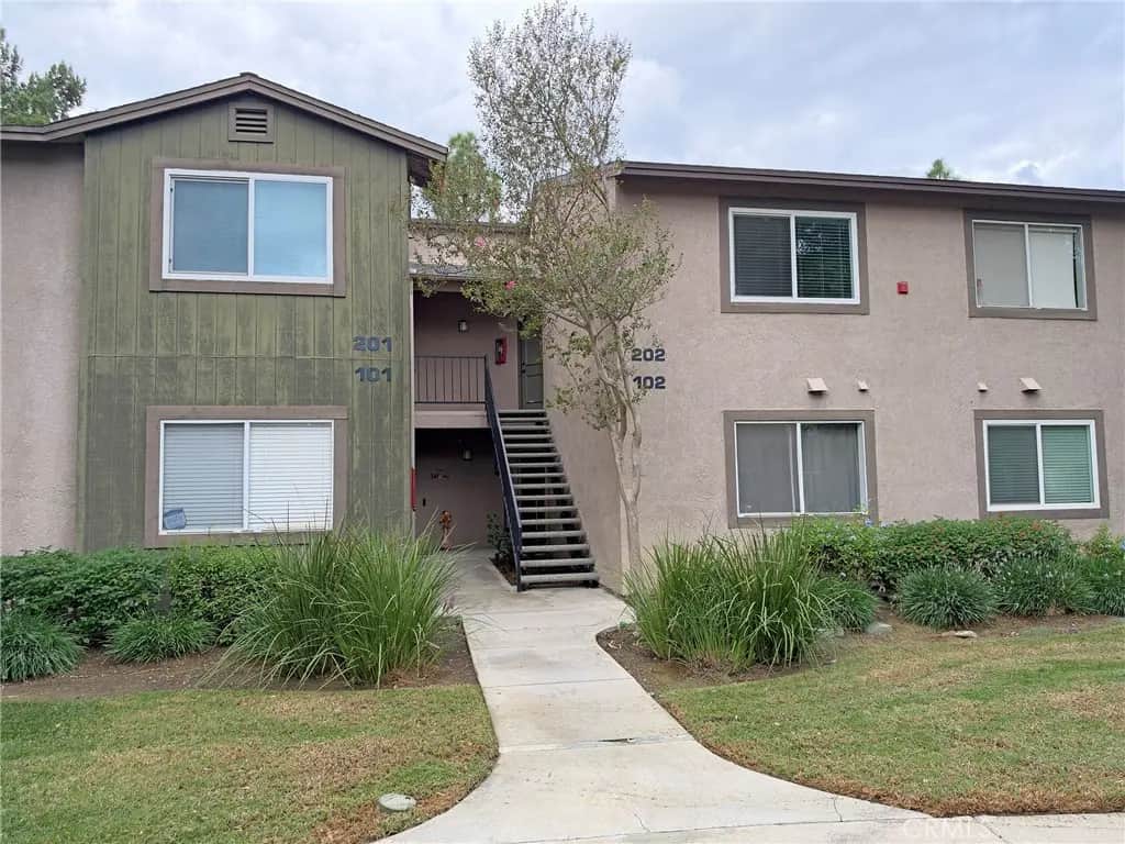 2604 Avenida Del Vista 202, Corona, CA — listing photo 1