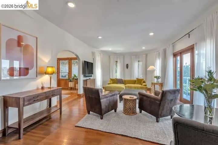 2038 Lakeshore Ave, Oakland, CA — listing photo 1
