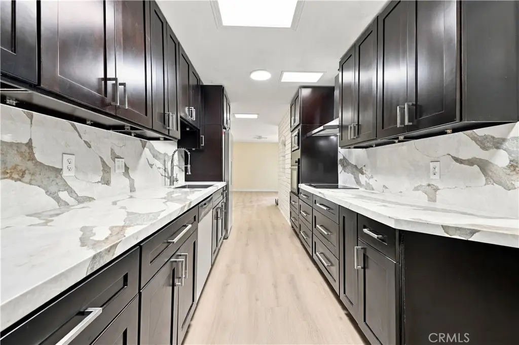 5330 Lindley Avenue 305, Encino, CA — listing photo 1