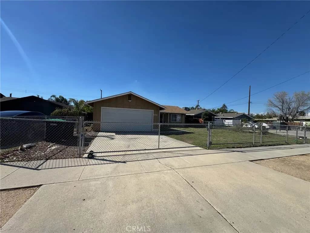 613 S Buena Vista Street, Hemet, CA — listing photo 1