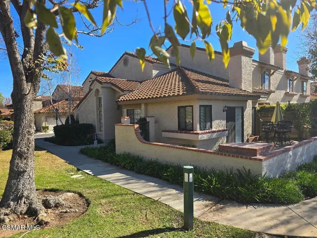 432 Country Club Drive E, Simi Valley, CA — listing photo 1