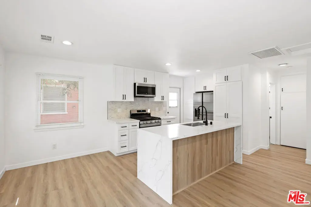 1940 Cloverfield Blvd C, Santa Monica, CA — listing photo 1