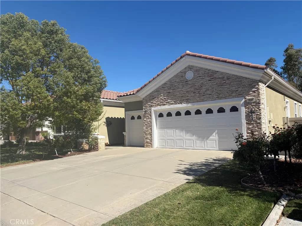 1650 Woodlands, Beaumont, CA — listing photo 1