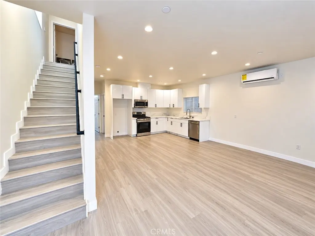 7021 Jamieson, Reseda, CA — listing photo 1