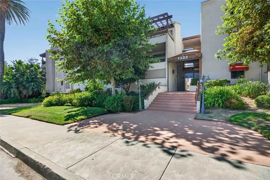 1325 Valley View Road 103, Glendale, CA — listing photo 1