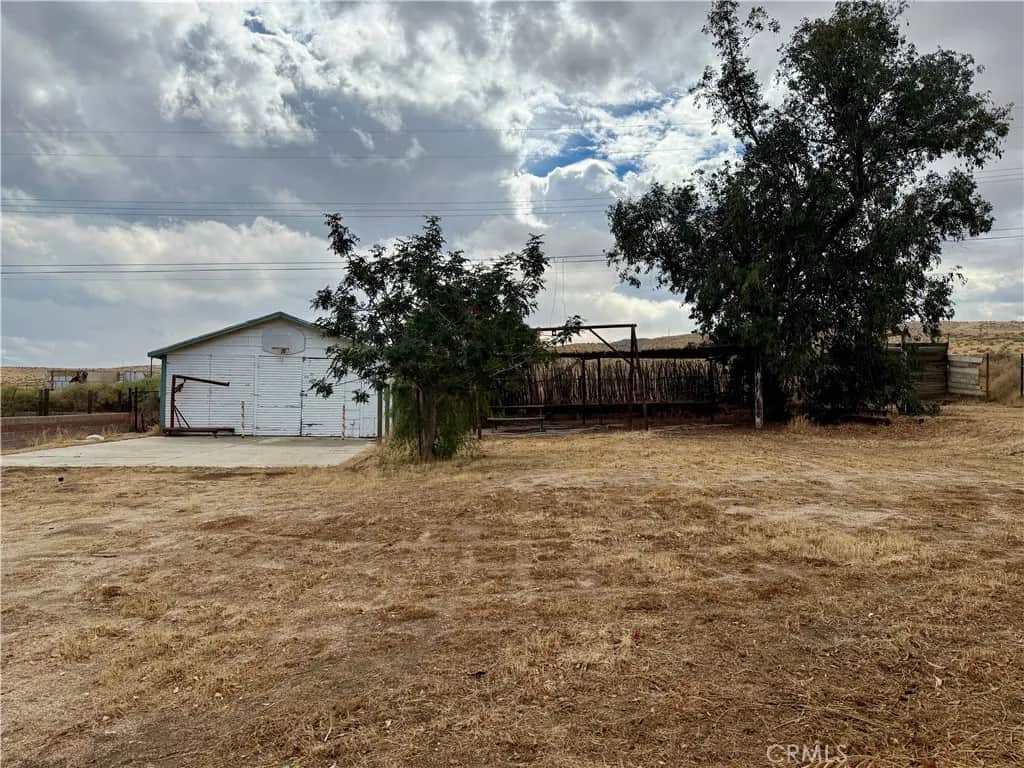 1015 Buena Vista Street, Taft, CA — listing photo 1